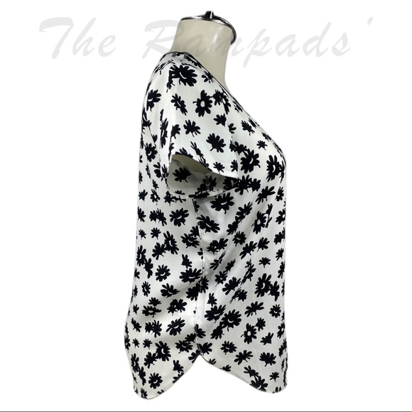 NWOT Ann Taylor White, Black Flower Short-sleeve Polyester Top Size Small - Picture 2 of 7